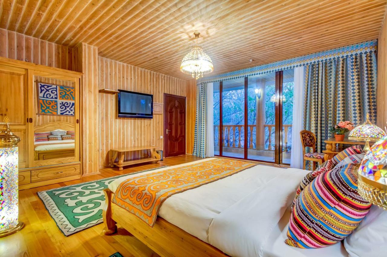 Navat Hotel Bişkek Dış mekan fotoğraf
